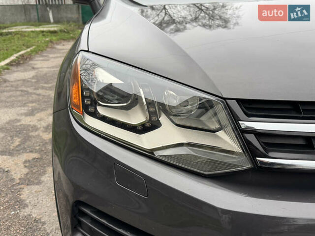 Серый Фольксваген Туарег, объемом двигателя 3 л и пробегом 260 тыс. км за 16700 $, фото 22 на Automoto.ua