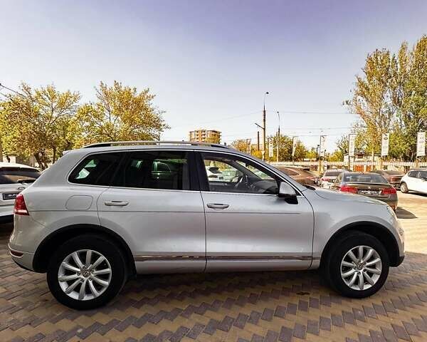 Серый Фольксваген Туарег, объемом двигателя 3 л и пробегом 286 тыс. км за 17900 $, фото 3 на Automoto.ua