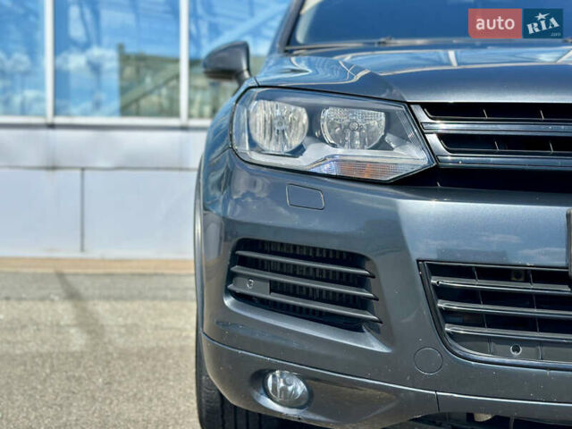 Серый Фольксваген Туарег, объемом двигателя 3 л и пробегом 226 тыс. км за 15490 $, фото 4 на Automoto.ua
