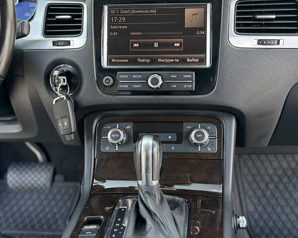 Сірий Фольксваген Туарег, об'ємом двигуна 2.97 л та пробігом 288 тис. км за 17700 $, фото 24 на Automoto.ua