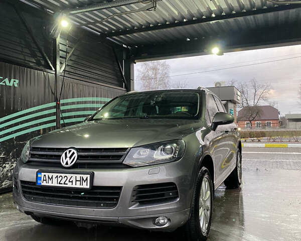 Серый Фольксваген Туарег, объемом двигателя 2.97 л и пробегом 257 тыс. км за 15500 $, фото 2 на Automoto.ua