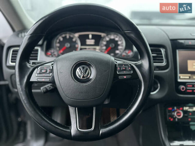 Сірий Фольксваген Туарег, об'ємом двигуна 3 л та пробігом 298 тис. км за 18500 $, фото 67 на Automoto.ua