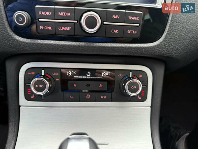 Сірий Фольксваген Туарег, об'ємом двигуна 3 л та пробігом 260 тис. км за 18700 $, фото 62 на Automoto.ua