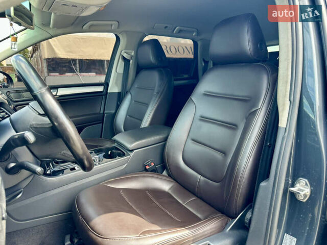 Серый Фольксваген Туарег, объемом двигателя 3 л и пробегом 226 тыс. км за 15490 $, фото 31 на Automoto.ua