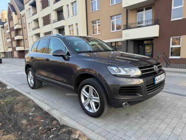 Серый Фольксваген Туарег, объемом двигателя 3 л и пробегом 189 тыс. км за 21500 $, фото 2 на Automoto.ua