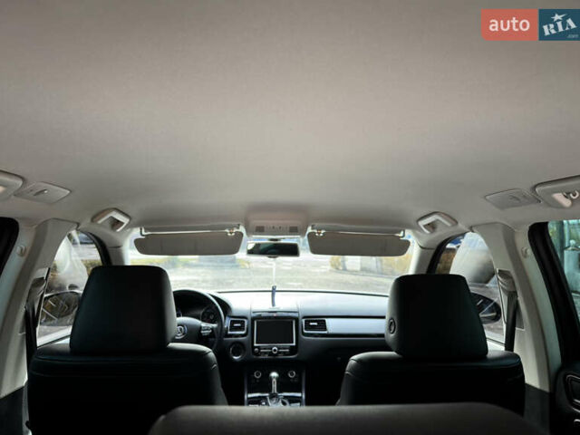 Сірий Фольксваген Туарег, об'ємом двигуна 3 л та пробігом 260 тис. км за 16700 $, фото 68 на Automoto.ua