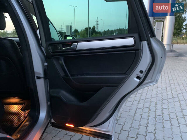 Сірий Фольксваген Туарег, об'ємом двигуна 2.97 л та пробігом 211 тис. км за 20299 $, фото 28 на Automoto.ua