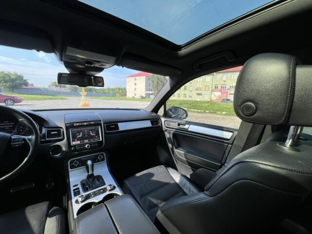 Серый Фольксваген Туарег, объемом двигателя 3 л и пробегом 253 тыс. км за 17000 $, фото 19 на Automoto.ua