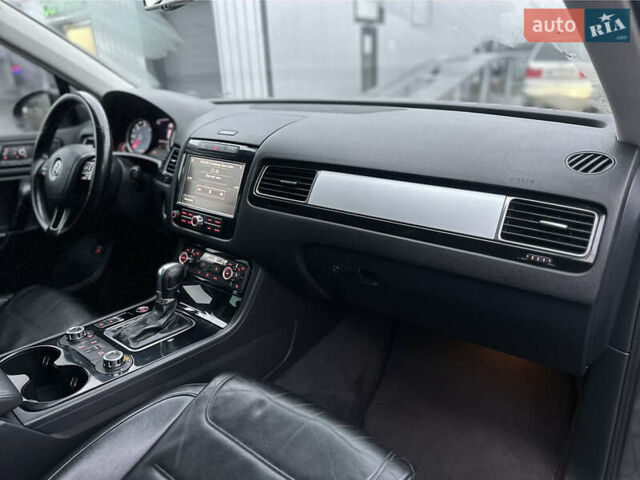Сірий Фольксваген Туарег, об'ємом двигуна 3 л та пробігом 298 тис. км за 18500 $, фото 108 на Automoto.ua
