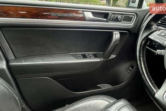 Серый Фольксваген Туарег, объемом двигателя 3 л и пробегом 232 тыс. км за 19700 $, фото 19 на Automoto.ua