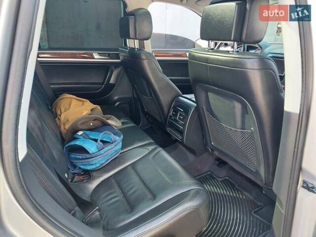 Сірий Фольксваген Туарег, об'ємом двигуна 3 л та пробігом 154 тис. км за 15800 $, фото 22 на Automoto.ua