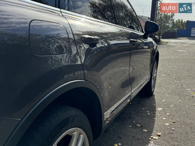 Сірий Фольксваген Туарег, об'ємом двигуна 3 л та пробігом 260 тис. км за 16700 $, фото 16 на Automoto.ua