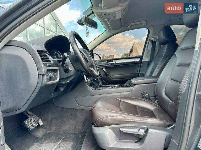 Серый Фольксваген Туарег, объемом двигателя 3 л и пробегом 226 тыс. км за 15490 $, фото 30 на Automoto.ua