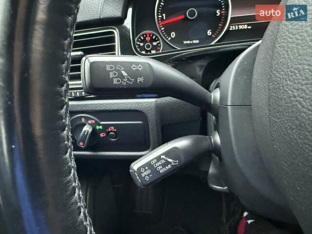 Сірий Фольксваген Туарег, об'ємом двигуна 3 л та пробігом 260 тис. км за 18700 $, фото 66 на Automoto.ua