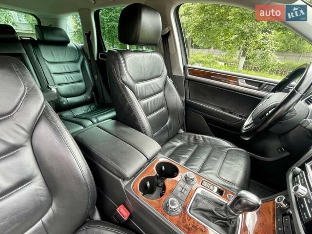 Серый Фольксваген Туарег, объемом двигателя 3 л и пробегом 232 тыс. км за 19700 $, фото 18 на Automoto.ua