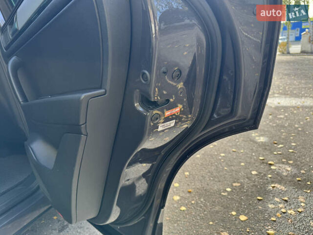 Сірий Фольксваген Туарег, об'ємом двигуна 3 л та пробігом 260 тис. км за 16700 $, фото 53 на Automoto.ua