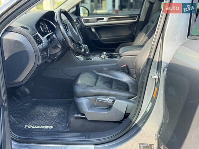 Сірий Фольксваген Туарег, об'ємом двигуна 2.97 л та пробігом 288 тис. км за 17700 $, фото 16 на Automoto.ua