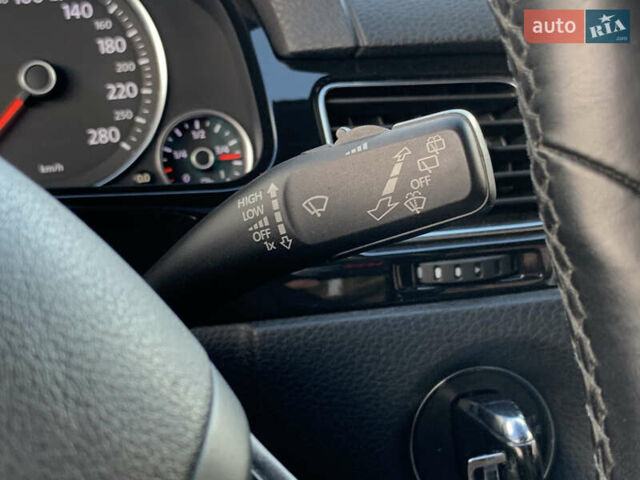 Серый Фольксваген Туарег, объемом двигателя 3 л и пробегом 260 тыс. км за 18899 $, фото 55 на Automoto.ua