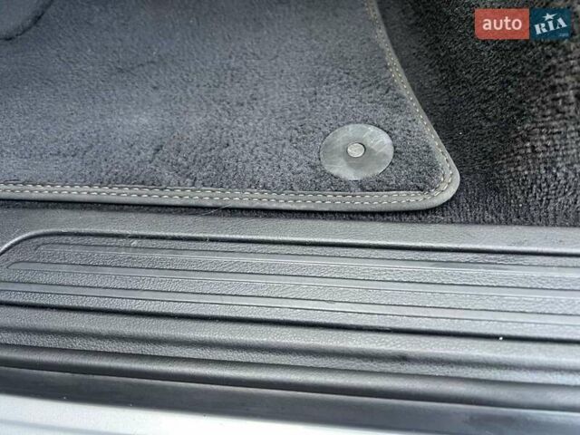 Серый Фольксваген Туарег, объемом двигателя 3 л и пробегом 232 тыс. км за 19700 $, фото 10 на Automoto.ua