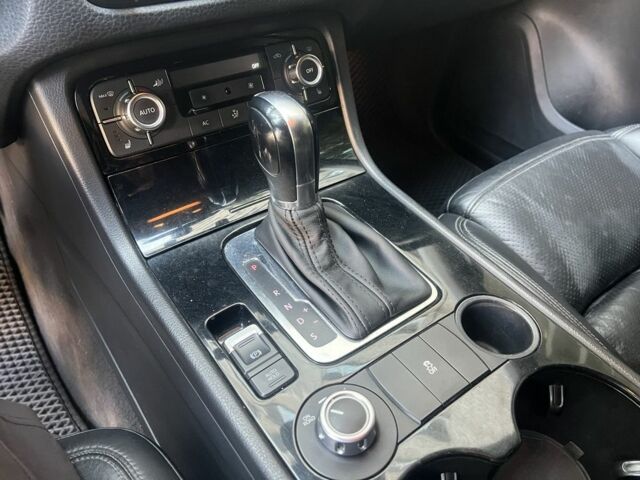 Сірий Фольксваген Туарег, об'ємом двигуна 3 л та пробігом 259 тис. км за 17500 $, фото 6 на Automoto.ua