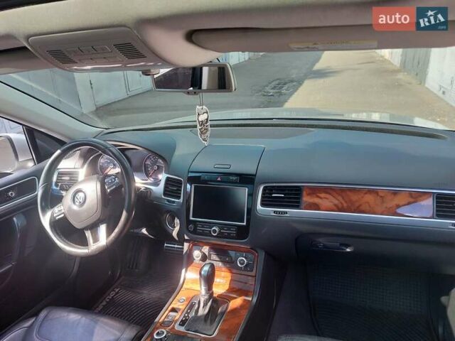 Сірий Фольксваген Туарег, об'ємом двигуна 3 л та пробігом 154 тис. км за 15800 $, фото 23 на Automoto.ua