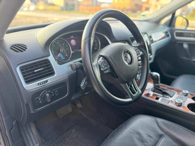 Серый Фольксваген Туарег, объемом двигателя 3 л и пробегом 189 тыс. км за 21500 $, фото 13 на Automoto.ua