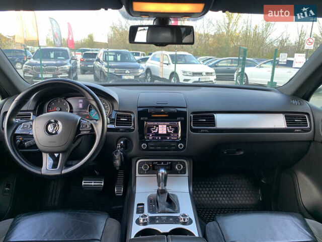 Серый Фольксваген Туарег, объемом двигателя 3 л и пробегом 260 тыс. км за 18899 $, фото 64 на Automoto.ua