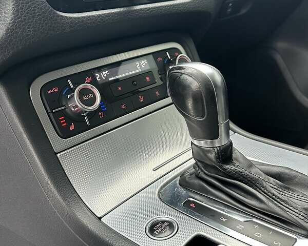 Серый Фольксваген Туарег, объемом двигателя 3 л и пробегом 190 тыс. км за 22700 $, фото 44 на Automoto.ua