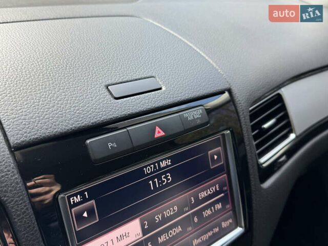 Сірий Фольксваген Туарег, об'ємом двигуна 3 л та пробігом 260 тис. км за 16700 $, фото 86 на Automoto.ua