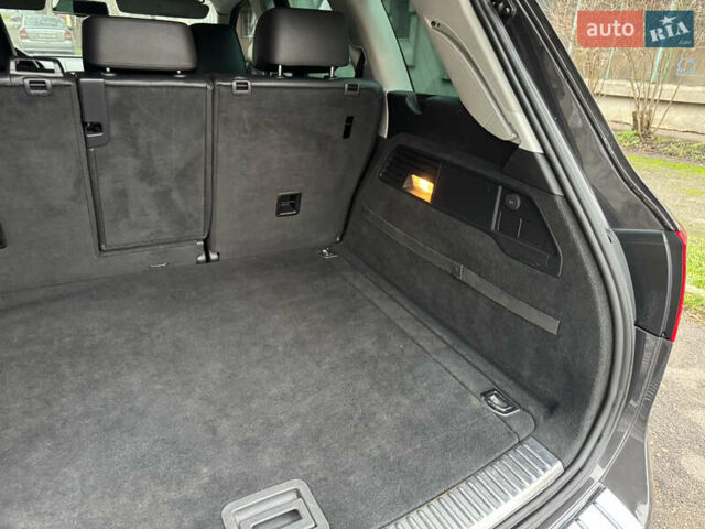 Серый Фольксваген Туарег, объемом двигателя 3 л и пробегом 260 тыс. км за 16700 $, фото 77 на Automoto.ua