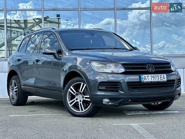 Серый Фольксваген Туарег, объемом двигателя 3 л и пробегом 226 тыс. км за 15490 $, фото 1 на Automoto.ua
