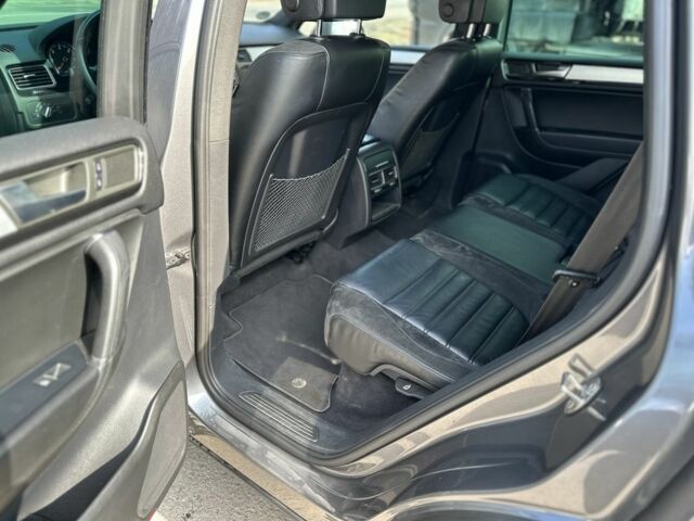 Серый Фольксваген Туарег, объемом двигателя 3 л и пробегом 225 тыс. км за 20000 $, фото 12 на Automoto.ua