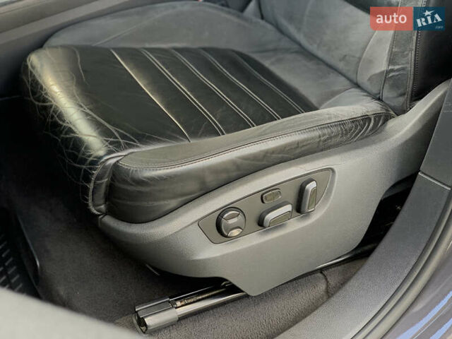 Серый Фольксваген Туарег, объемом двигателя 3 л и пробегом 260 тыс. км за 18899 $, фото 26 на Automoto.ua