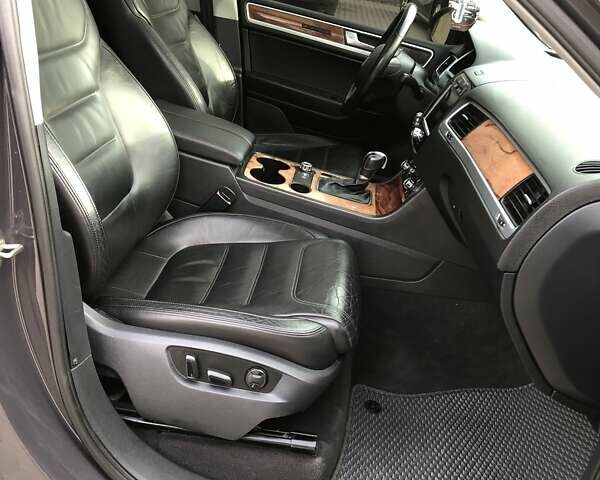 Серый Фольксваген Туарег, объемом двигателя 2.97 л и пробегом 263 тыс. км за 15900 $, фото 14 на Automoto.ua