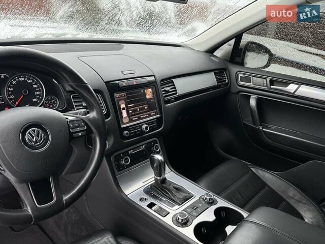 Серый Фольксваген Туарег, объемом двигателя 3 л и пробегом 190 тыс. км за 22700 $, фото 39 на Automoto.ua
