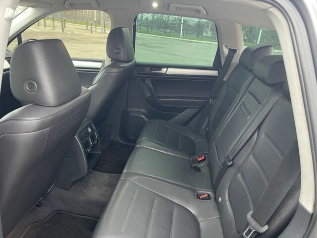 Серый Фольксваген Туарег, объемом двигателя 3.6 л и пробегом 249 тыс. км за 12700 $, фото 12 на Automoto.ua