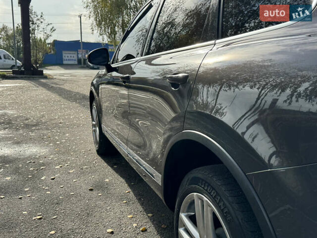 Сірий Фольксваген Туарег, об'ємом двигуна 3 л та пробігом 260 тис. км за 16700 $, фото 15 на Automoto.ua