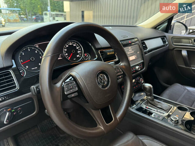 Сірий Фольксваген Туарег, об'ємом двигуна 2.97 л та пробігом 238 тис. км за 18300 $, фото 34 на Automoto.ua