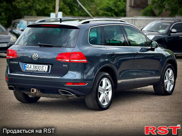 Серый Фольксваген Туарег, объемом двигателя 3 л и пробегом 308 тыс. км за 18500 $, фото 3 на Automoto.ua