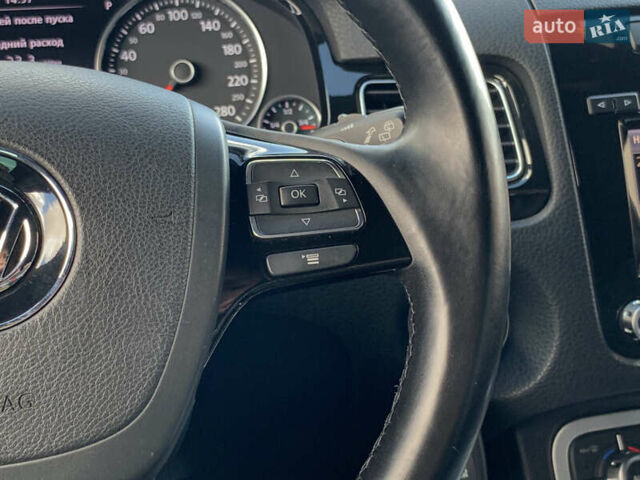 Серый Фольксваген Туарег, объемом двигателя 3 л и пробегом 260 тыс. км за 18899 $, фото 50 на Automoto.ua