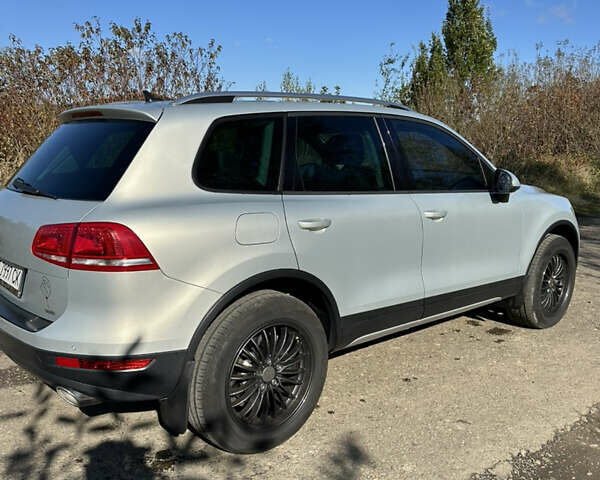 Серый Фольксваген Туарег, объемом двигателя 2.97 л и пробегом 296 тыс. км за 21000 $, фото 2 на Automoto.ua