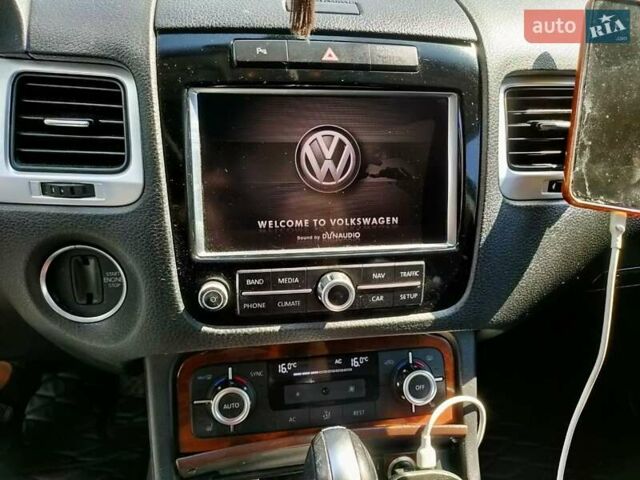 Серый Фольксваген Туарег, объемом двигателя 3 л и пробегом 278 тыс. км за 16999 $, фото 21 на Automoto.ua