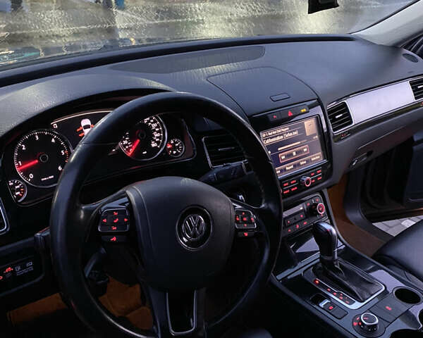 Серый Фольксваген Туарег, объемом двигателя 2.97 л и пробегом 257 тыс. км за 15500 $, фото 16 на Automoto.ua