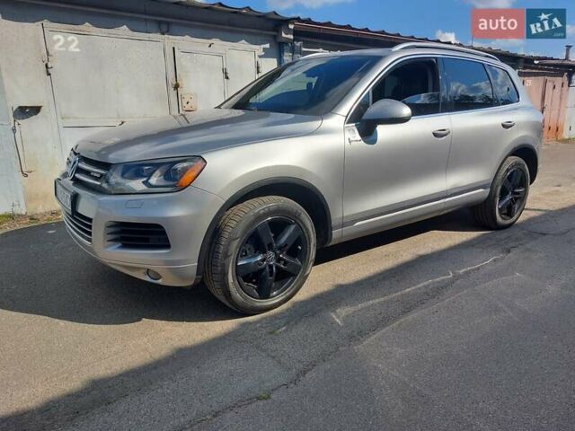 Сірий Фольксваген Туарег, об'ємом двигуна 3 л та пробігом 154 тис. км за 15800 $, фото 13 на Automoto.ua