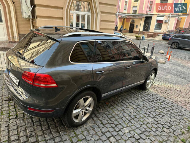 Серый Фольксваген Туарег, объемом двигателя 2.97 л и пробегом 300 тыс. км за 13400 $, фото 8 на Automoto.ua