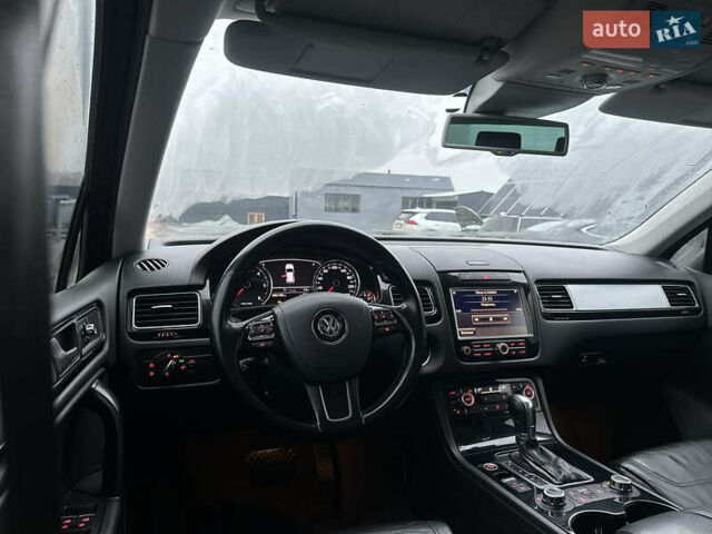 Сірий Фольксваген Туарег, об'ємом двигуна 3 л та пробігом 298 тис. км за 18500 $, фото 77 на Automoto.ua