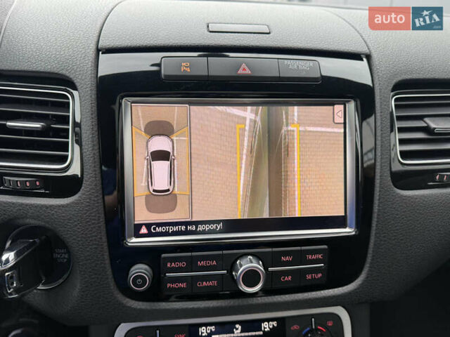 Сірий Фольксваген Туарег, об'ємом двигуна 3 л та пробігом 260 тис. км за 18700 $, фото 61 на Automoto.ua