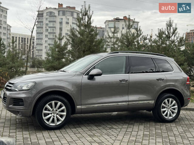 Серый Фольксваген Туарег, объемом двигателя 2.97 л и пробегом 285 тыс. км за 16990 $, фото 5 на Automoto.ua