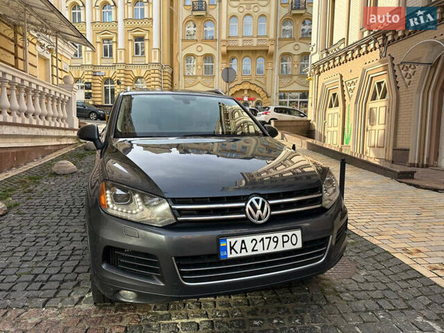 Серый Фольксваген Туарег, объемом двигателя 2.97 л и пробегом 300 тыс. км за 13400 $, фото 12 на Automoto.ua