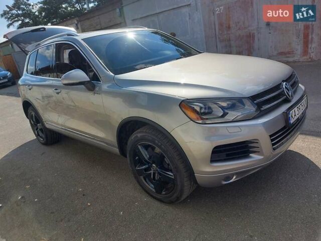 Сірий Фольксваген Туарег, об'ємом двигуна 3 л та пробігом 154 тис. км за 15800 $, фото 3 на Automoto.ua